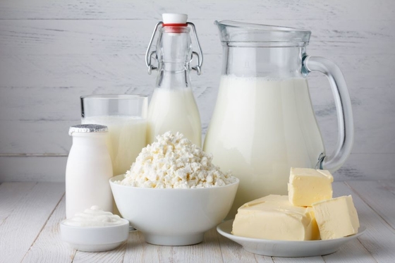 123-94-4 os emulsivos naturais do alimento molham o pó branco do Monostearate Dispersible da glicerina